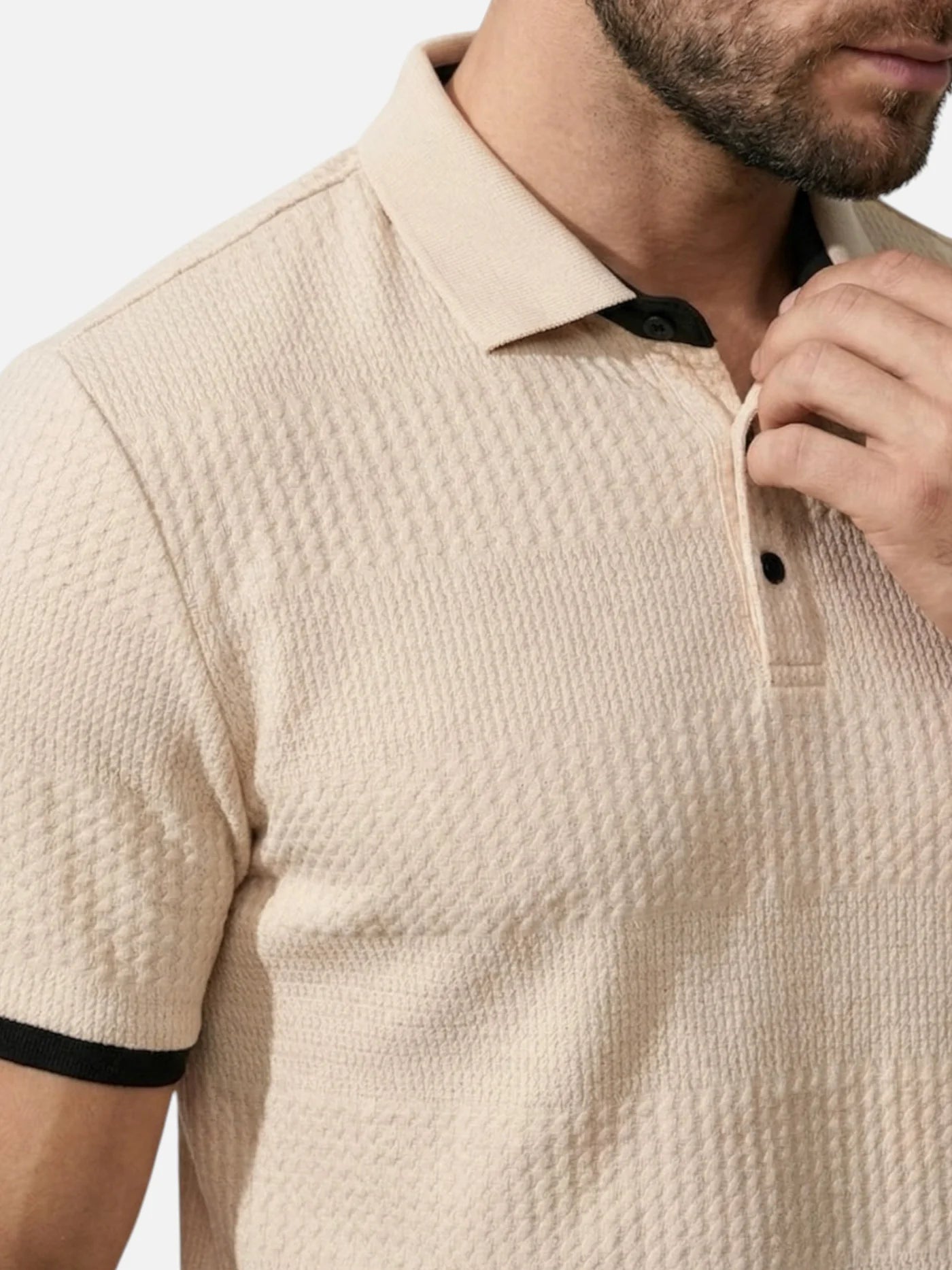 Men’s Textured Polo Shirt with Contrast Trim – Modern Fit Short Sleeve Polo