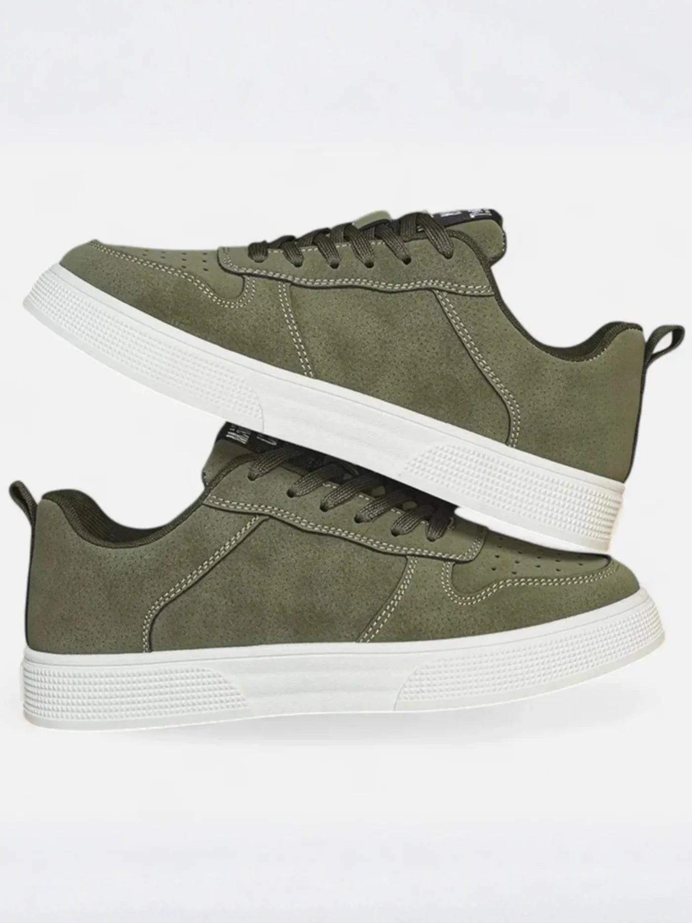Men’s Casual Sneakers – Clean Everyday Style & Comfort