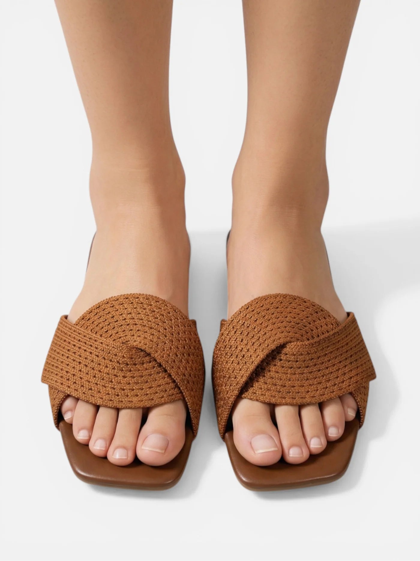 Women’s Minimalist Flat Sandals with Textured Cross Strap Design