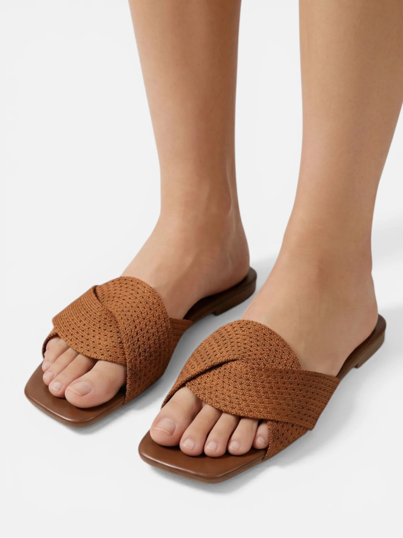 Women’s Minimalist Flat Sandals with Textured Cross Strap Design